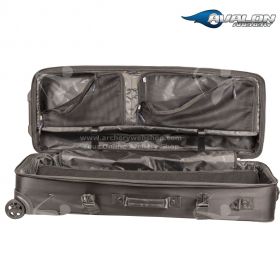 
"TEC Trolley Recurve Case - Ideal archery gear storage with sturdy construction and convenient handles. Dimensions: 98 x 36 x 27cm, Weight: 6.2kg. Includes dividers, stabilizer straps, and front pockets. Buckle straps for secure travel. Equipped with 2 