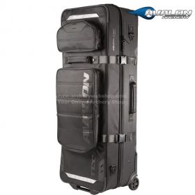 "TEC Trolley Recurve Case - Perfect storage for archery gear with solid material and multiple handles. Dimensions: 98 x 36 x 27cm, Weight: 6.2kg. Features dividers for accessories, dedicated stabilizer straps, and front pockets. Buckle straps ensure secur