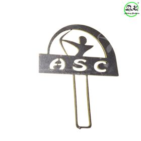Image showing the Archery Service Center Hat Clip attached to the brim of a baseball cap. The accessory is made from 1.5 mm (0.06 in) thick stainless steel and measures 65 mm (2.56 in) wide and 40 mm (1.57 in) high, giving it excellent visibility while ma